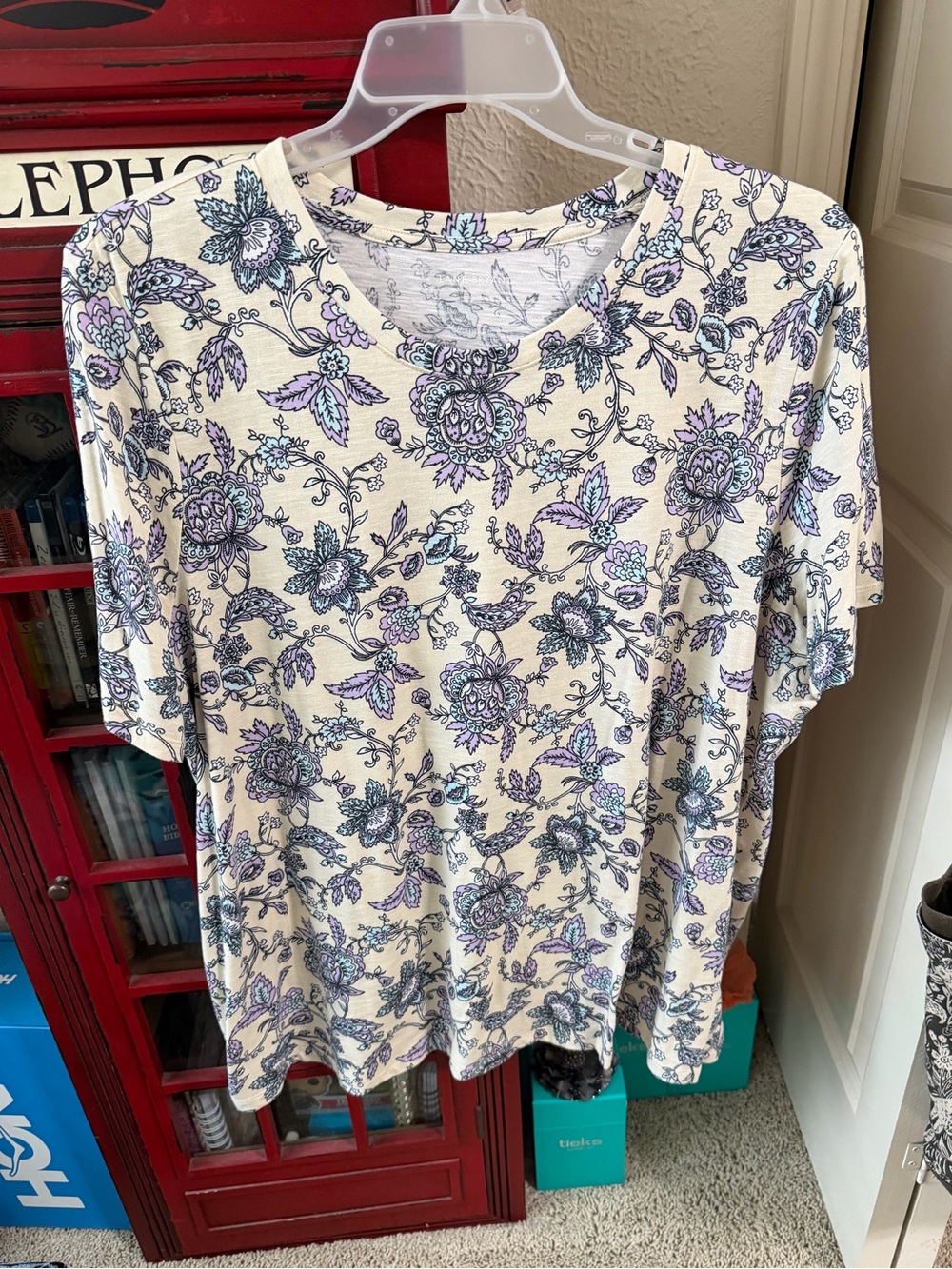 Lane Bryant Cream Floral Short Sleeve Tee with Purple & Blue Print Size 18/20